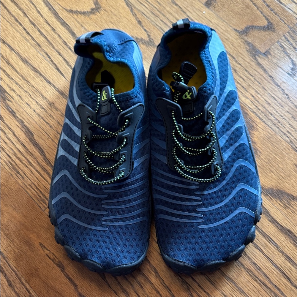 Water shoes men’s blue